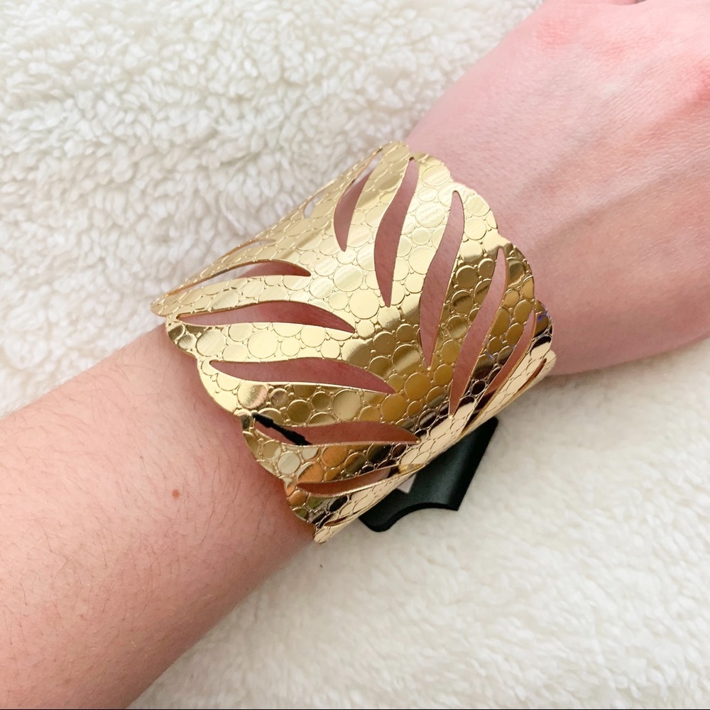 Gold cuff bracelet✨